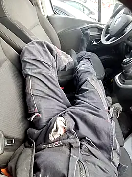 Snapshot of eddouxxx78 chatting on 12/17/25, 11:38 eddouxxx78 online show from 12/17/25, 11:38