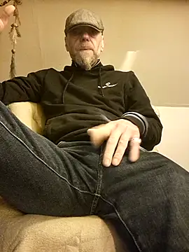 Snapshot of eddouxxx78 chatting on 02/01/26, 07:40 eddouxxx78 online show from 02/01/26, 07:40