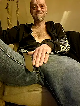 Snapshot of eddouxxx78 chatting on 02/15/26, 08:13 eddouxxx78 online show from 02/15/26, 08:13