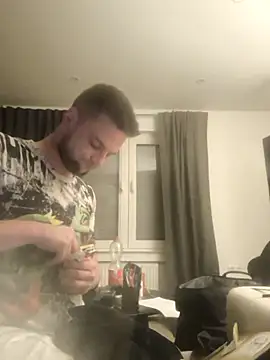 Snapshot of Youngtimer_1997 chatting on 03/10/25, 01:12 Youngtimer 1997 online show from 03/10/25, 01:12