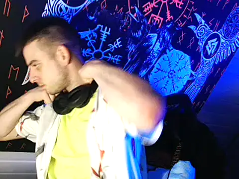 Snapshot of Youngtimer_1997 chatting on 03/07/26, 04:42 Youngtimer 1997 online show from 03/07/26, 04:42