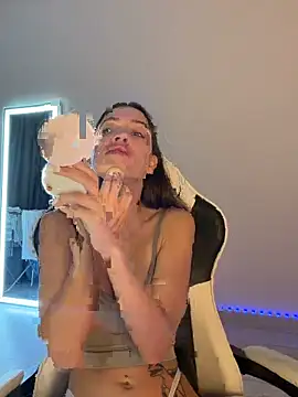 julia fly online show from 05/24/26, 08:52