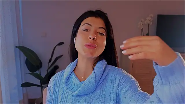 Snapshot of anabelcurvy chatting on 12/02/24, 12:40 anabelcurvy online show from 12/02/24, 12:40