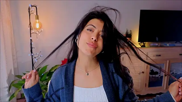 Snapshot of anabelcurvy chatting on 12/05/24, 01:28 anabelcurvy online show from 12/05/24, 01:28