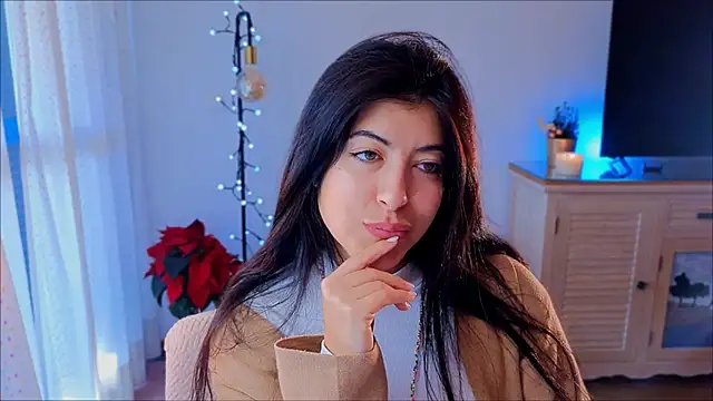 Snapshot of anabelcurvy chatting on 12/08/24, 01:03 anabelcurvy online show from 12/08/24, 01:03