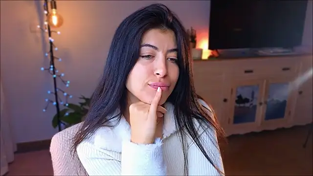 Snapshot of anabelcurvy chatting on 12/09/24, 08:33 anabelcurvy online show from 12/09/24, 08:33