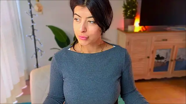 Snapshot of anabelcurvy chatting on 12/11/24, 01:28 anabelcurvy online show from 12/11/24, 01:28