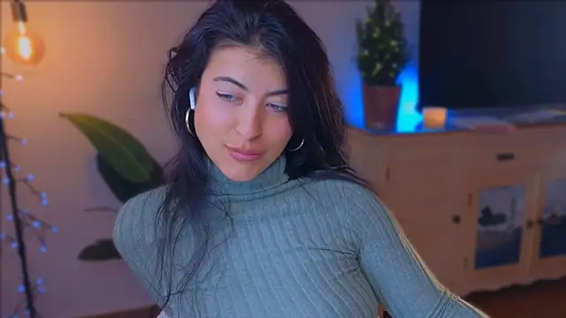 Snapshot of anabelcurvy chatting on 12/12/24, 07:04 anabelcurvy online show from 12/12/24, 07:04