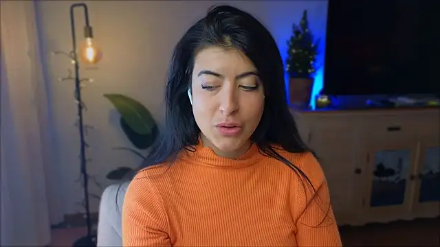 Snapshot of anabelcurvy chatting on 12/15/24, 08:36 anabelcurvy online show from 12/15/24, 08:36