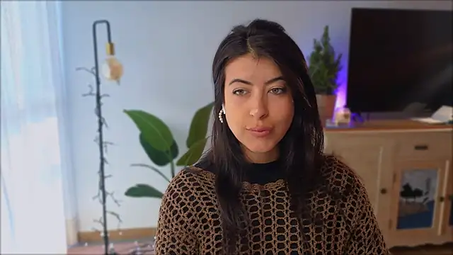 Snapshot of anabelcurvy chatting on 12/16/24, 02:16 anabelcurvy online show from 12/16/24, 02:16