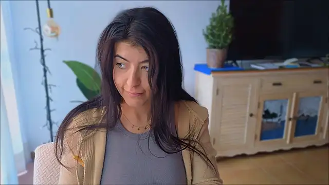 Snapshot of anabelcurvy chatting on 12/18/24, 01:02 anabelcurvy online show from 12/18/24, 01:02