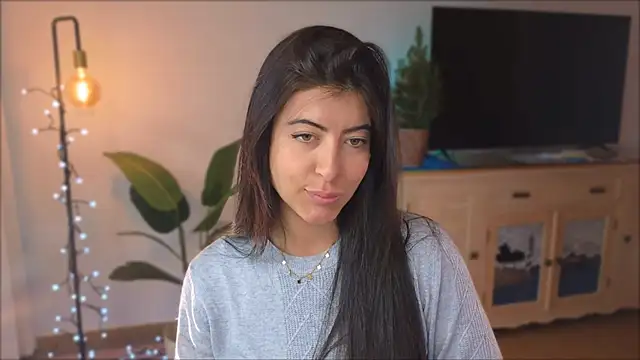 Snapshot of anabelcurvy chatting on 12/20/24, 01:22 anabelcurvy online show from 12/20/24, 01:22