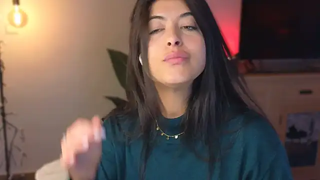 Snapshot of anabelcurvy chatting on 12/21/24, 07:27 anabelcurvy online show from 12/21/24, 07:27