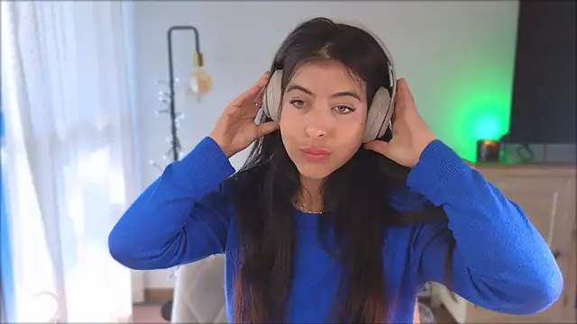 Snapshot of anabelcurvy chatting on 12/22/24, 02:16 anabelcurvy online show from 12/22/24, 02:16