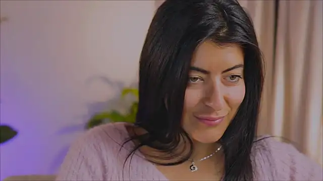 Snapshot of anabelcurvy chatting on 02/13/25, 10:22 anabelcurvy online show from 02/13/25, 10:22