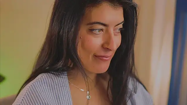 Snapshot of anabelcurvy chatting on 02/17/25, 05:53 anabelcurvy online show from 02/17/25, 05:53