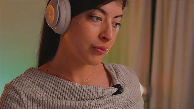 Snapshot of anabelcurvy chatting on 03/01/25, 10:10 anabelcurvy online show from 03/01/25, 10:10