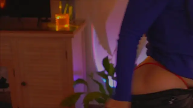 Snapshot of anabelcurvy chatting on 03/21/25, 06:18 anabelcurvy online show from 03/21/25, 06:18