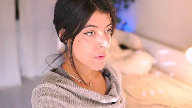 Snapshot of anabelcurvy chatting on 09/22/25, 04:42 anabelcurvy online show from 09/22/25, 04:42