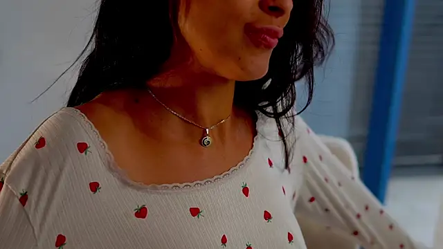 Snapshot of anabelcurvy chatting on 10/13/25, 07:19 anabelcurvy online show from 10/13/25, 07:19