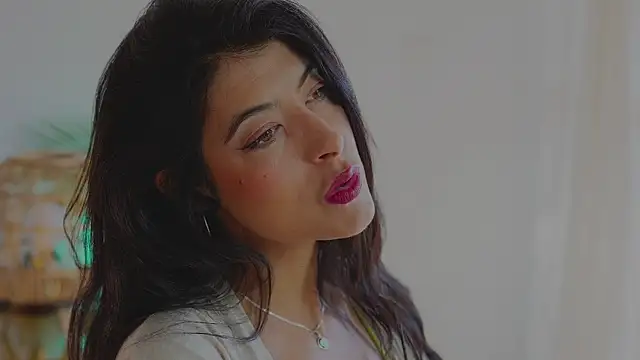 Snapshot of anabelcurvy chatting on 11/10/25, 02:16 anabelcurvy online show from 11/10/25, 02:16