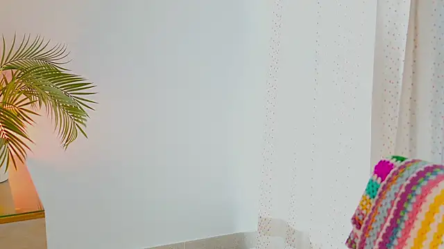 Snapshot of anabelcurvy chatting on 12/15/25, 01:37 anabelcurvy online show from 12/15/25, 01:37