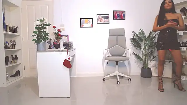 Hotbeebee online show from 01/15/25, 12:51