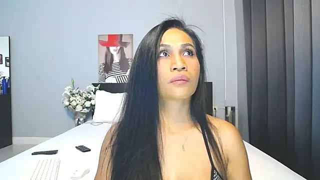 Hotbeebee online show from 02/06/25, 11:58