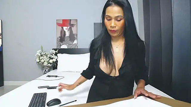 Hotbeebee online show from 03/01/25, 04:04