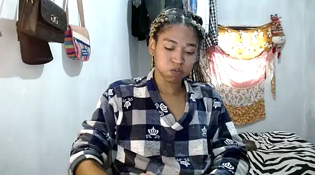 angelamarie1 online show from 02/05/25, 03:09