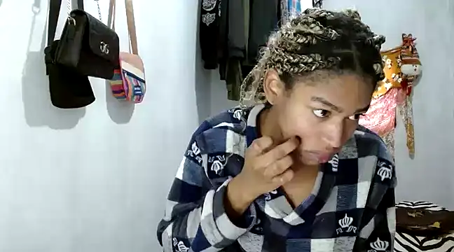 angelamarie1 online show from 02/11/25, 12:37