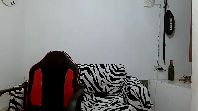 angelamarie1 online show from 04/30/26, 08:57