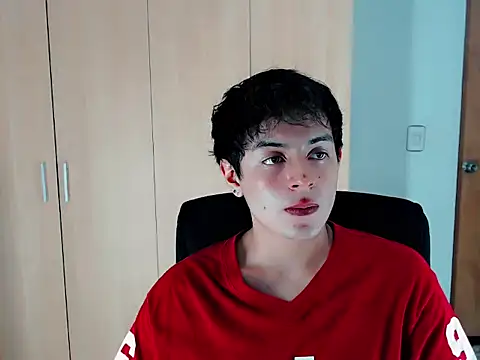 Snapshot of ZHALEM chatting on 11/16/25, 01:22 ZHALEM online show from 11/16/25, 01:22