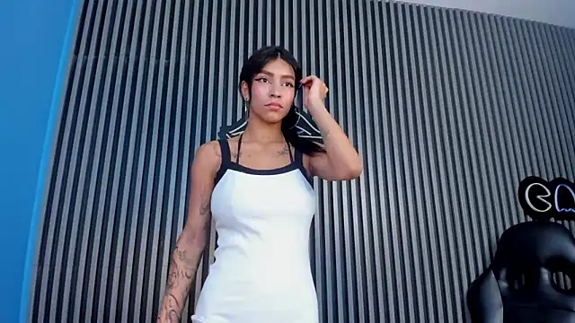 LauraAristizabal online show from 03/22/25, 06:58