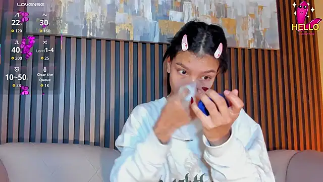 LauraAristizabal online show from 11/15/25, 12:34