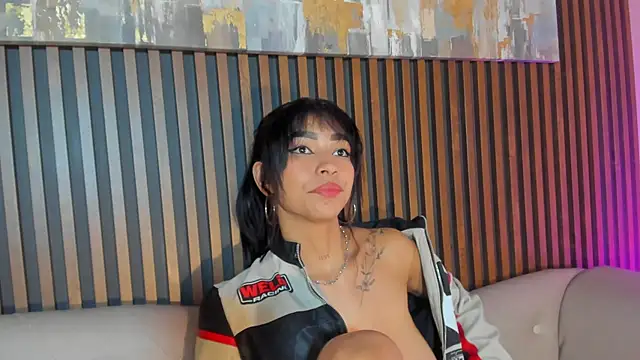 LauraAristizabal online show from 12/13/25, 07:53