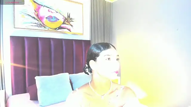 LauraAristizabal online show from 04/28/26, 12:43