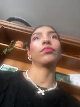 LauraAristizabal online show from 04/30/26, 12:22