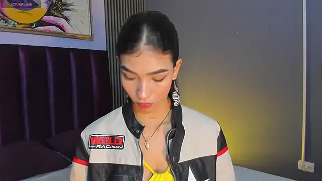 LauraAristizabal online show from 06/17/26, 12:07