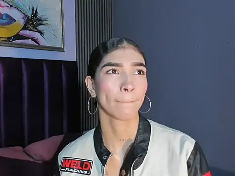 LauraAristizabal online show from 06/19/26, 11:58