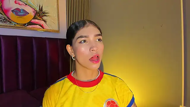 LauraAristizabal online show from 06/23/26, 12:03
