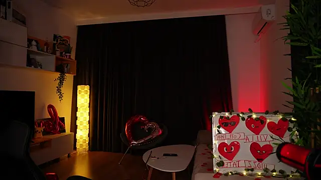 Snapshot of ShyNdWild chatting on 02/14/25, 07:44 ShyNdWild online show from 02/14/25, 07:44