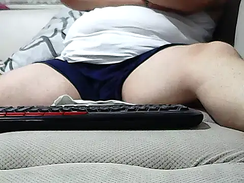 Snapshot of trucker8282 chatting on 11/15/25, 09:00 trucker8282 online show from 11/15/25, 09:00