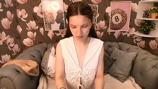Snapshot of MelaniGrand chatting on 07/03/26, 08:32 MelaniGrand online show from 07/03/26, 08:32