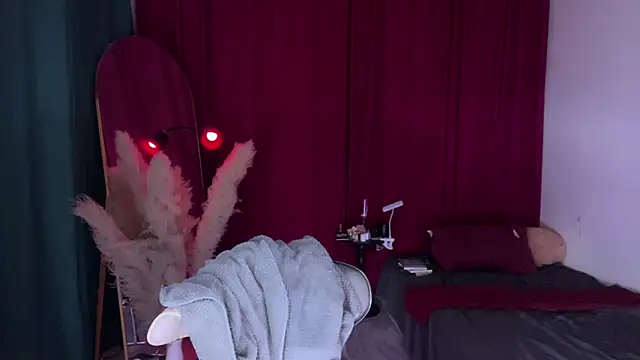 Snapshot of alaia-EDP chatting on 11/17/25, 04:57 alaia-EDP online show from 11/17/25, 04:57