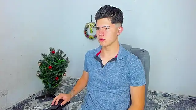 Snapshot of patrik_027 chatting on 12/30/24, 01:14 patrik 027 online show from 12/30/24, 01:14