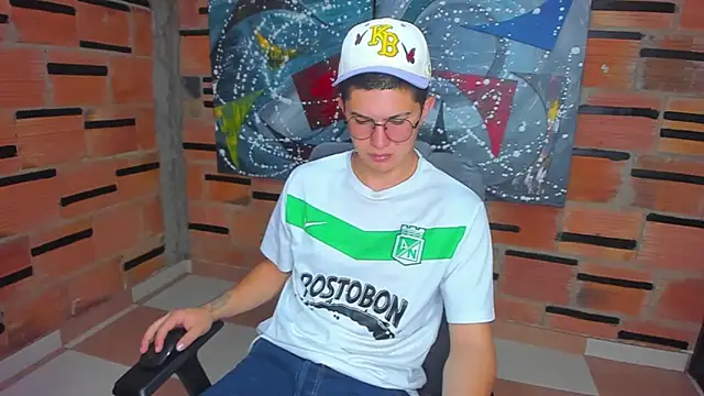 Snapshot of patrik_027 chatting on 01/18/25, 02:33 patrik 027 online show from 01/18/25, 02:33