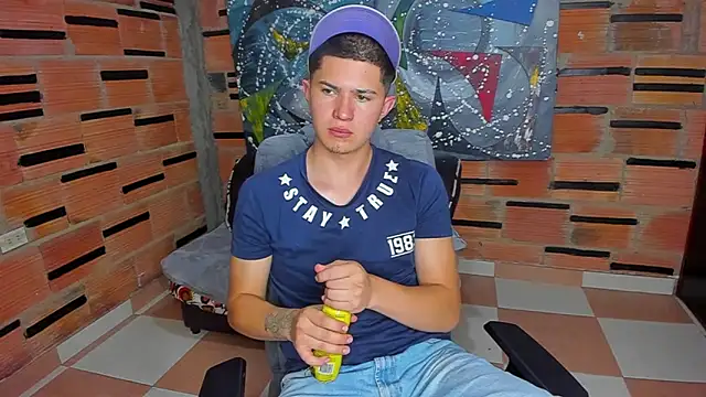 Snapshot of patrik_027 chatting on 01/29/25, 07:00 patrik 027 online show from 01/29/25, 07:00