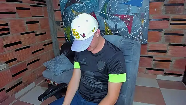 Snapshot of patrik_027 chatting on 02/01/25, 01:20 patrik 027 online show from 02/01/25, 01:20