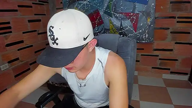 Snapshot of patrik_027 chatting on 02/05/25, 08:14 patrik 027 online show from 02/05/25, 08:14